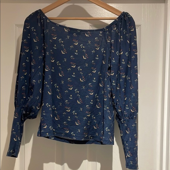 Blue ruched blouse with bateau neckline and puff sleeves - Picture 3 of 3